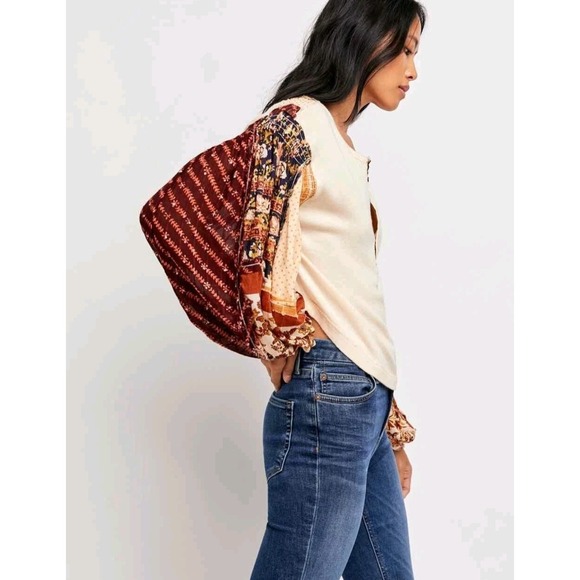 Free People Light Magic Henley Top Sz Medium Cream Combo Balloon Floral Sleeves - Picture 2 of 3